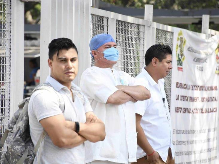 En Xalapa, camilleros denuncian falta de insumos y prestaciones