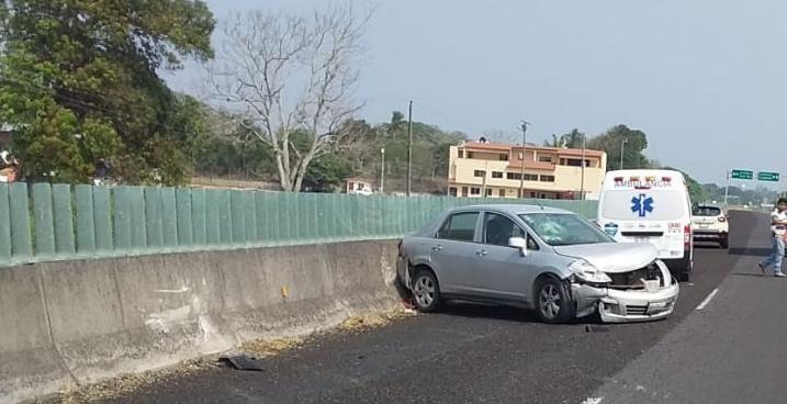 Se registra accidente en carretera federal 180, deja solo daños materiales