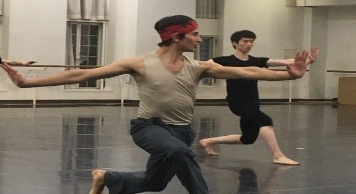 Hace frente con danza