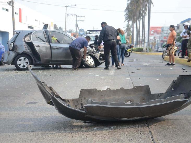 Se registra fuerte accidente en calles céntricas de Veracruz; deja una persona herida