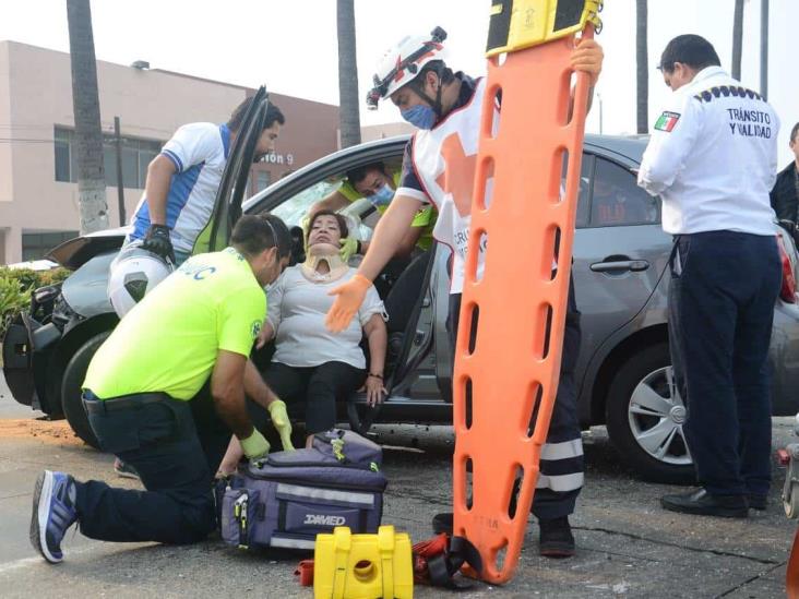 Se registra fuerte accidente en calles céntricas de Veracruz; deja una persona herida