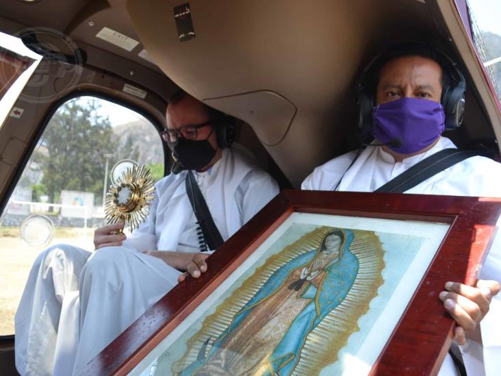 Sacerdotes bendicen a Córdoba y Orizaba desde helicóptero