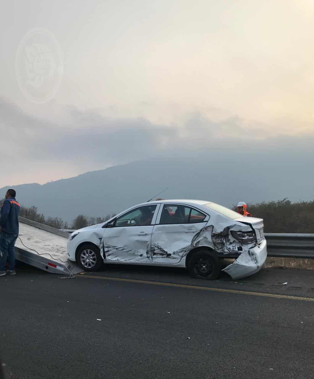 Choque deja daños materiales en carretera Magueyes-Maltrata