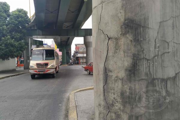 Detectan fracturas en paso a desnivel de Poza Rica