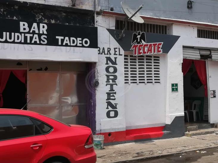 Bares y cantinas en Veracruz, repletas pese a contingencia sanitaria