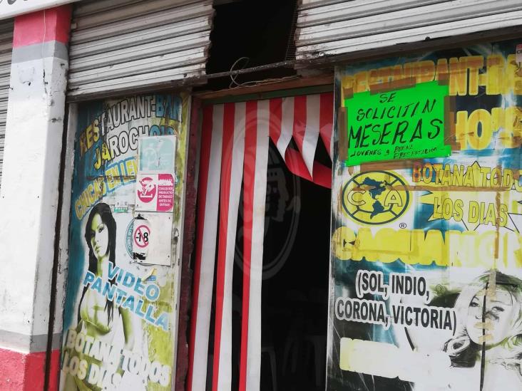 Bares y cantinas en Veracruz, repletas pese a contingencia sanitaria