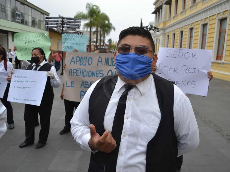 Protestan meseros en Orizaba; también piden apoyos