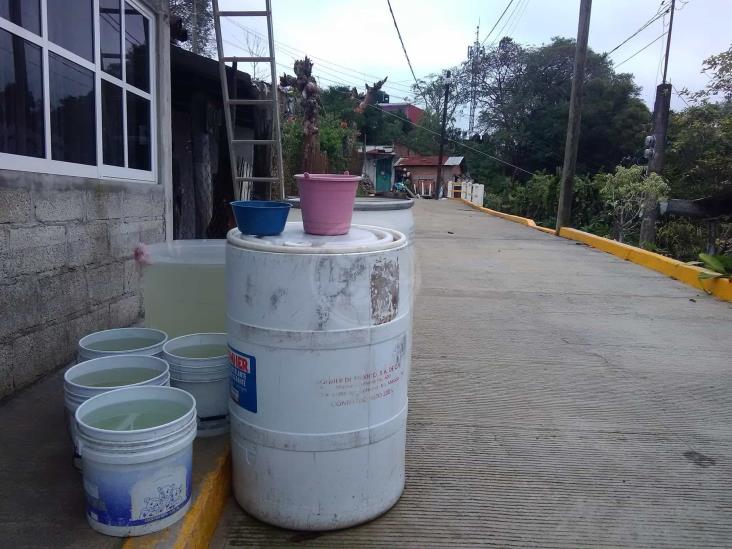 Pese a contingencia falta el agua en colonias de Papantla