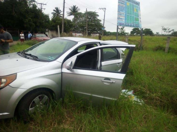 Camión de volteo y vehículo particular provocan accidente en carretera 180