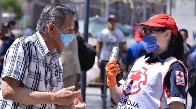 Veracruzanos no se quedan en casa; se reduce asistencia a trabajos sólo 37%