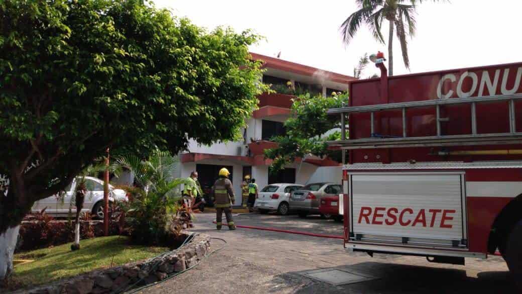 Bomberos de Veracruz sofocan incendio en residencia de la colonia Playa de Oro