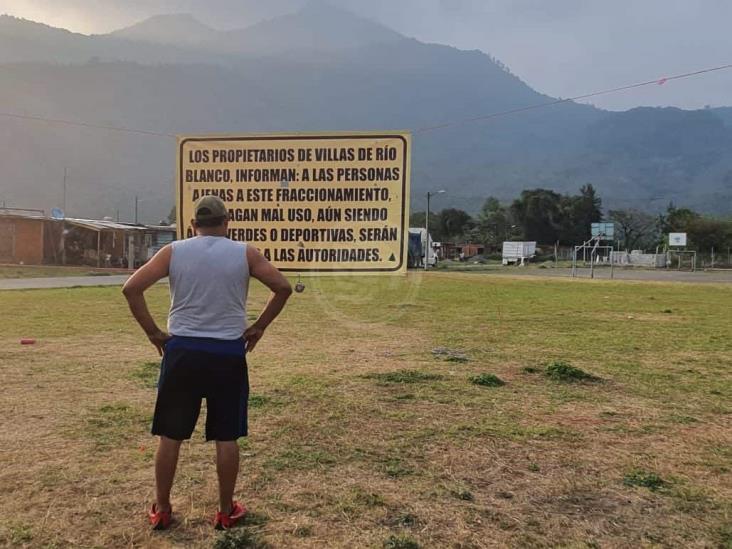 Advierten vecinos de Río Blanco posible invasión en área verde