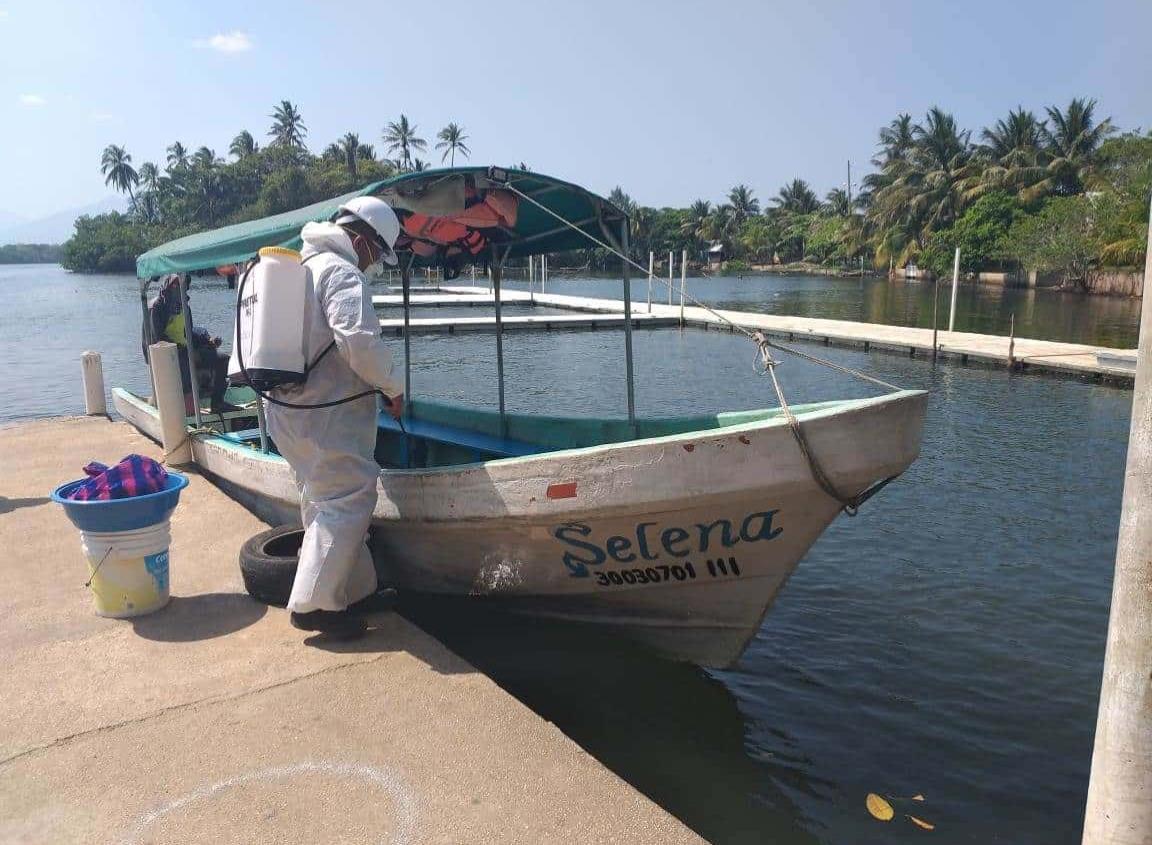 Reducen cupo y Sanitizan las lanchas en servicio a Jicacal