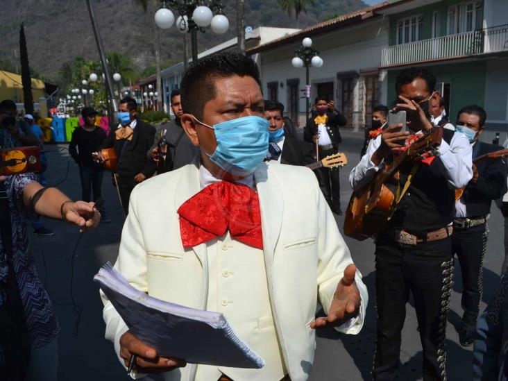 Con serenata, mariachis piden apoyo al Ayuntamiento de Orizaba