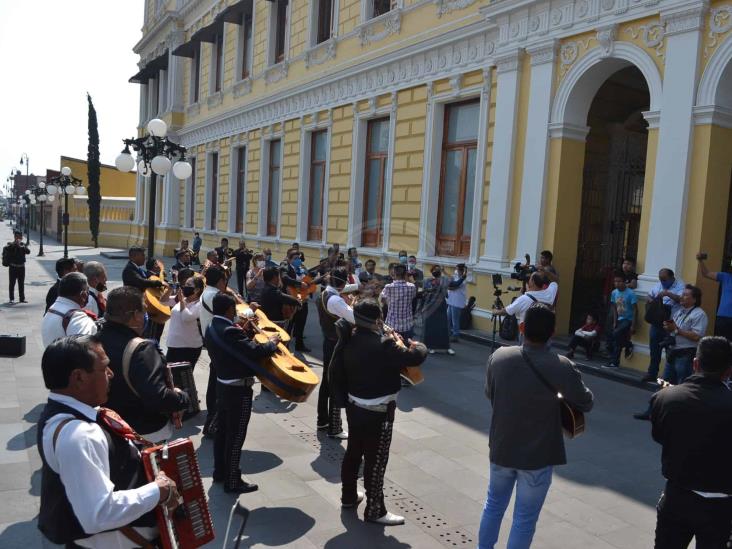 Con serenata, mariachis piden apoyo al Ayuntamiento de Orizaba