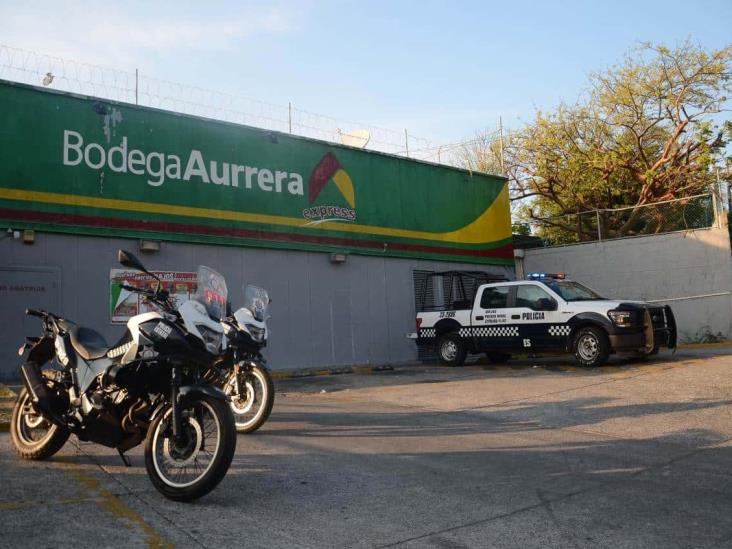 Sujetos armados asaltan con violencia cadena comercial