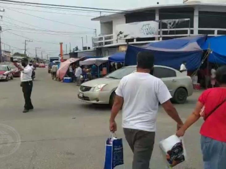 Desacatan medidas en concurrido tianguis de Coatzacoalcos