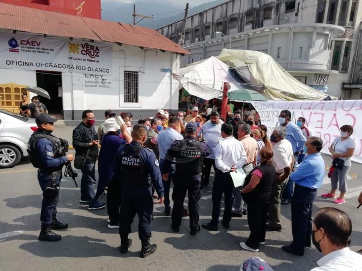 Nueva protesta en Río Blanco por falta de agua