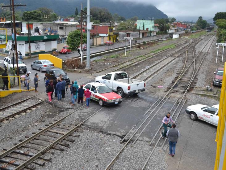 Atorados, proyectos de infraestructura en Río Blanco por contingencia