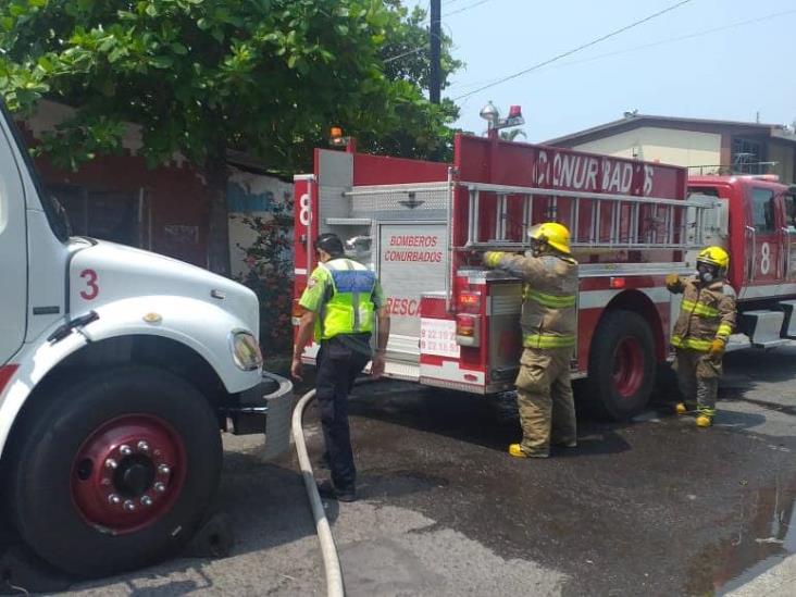 Quema irresponsable de basura provoca incendio en calles de Veracruz