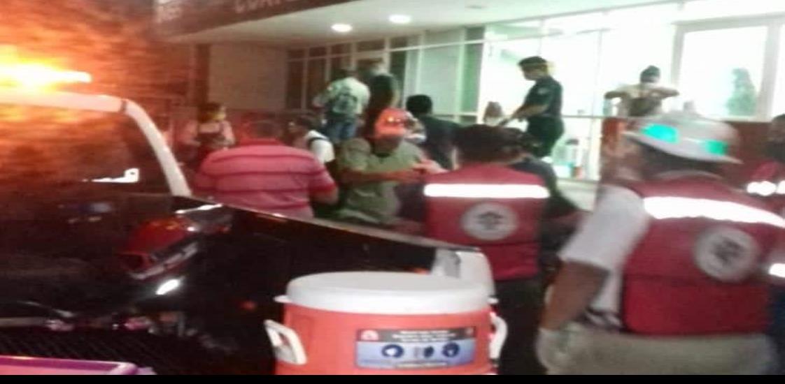 Entregan alimentos afuera del Hospital Comunitario y clínica 36 del IMSS 