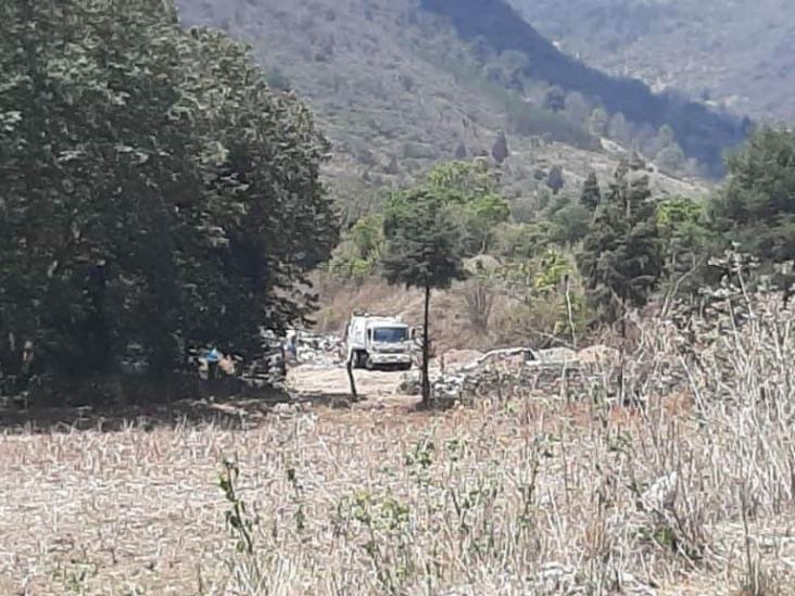 En Aquila impiden a Alcaldía de Córdoba tirar basura ilegalmente