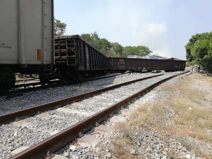 Se descarrilan vagones de un ferrocarril en Medias Aguas