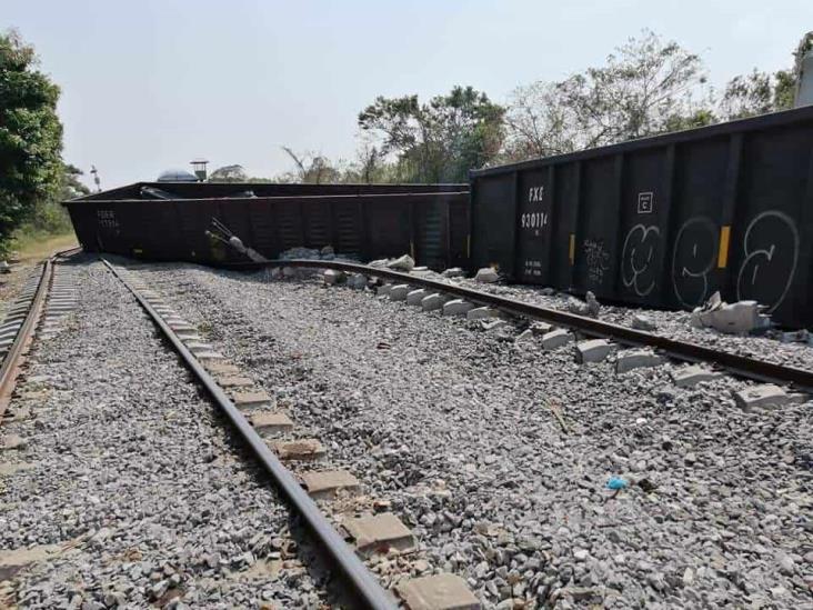 Se descarrilan vagones de un ferrocarril en Medias Aguas