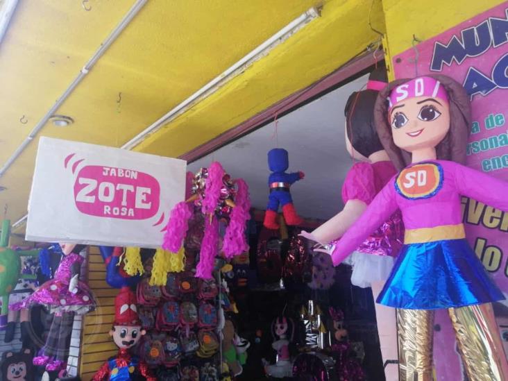 En Coatzacoalcos, ponen a la venta piñatas de Susana Distancia