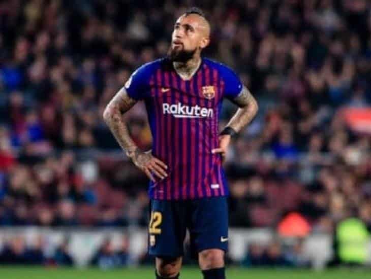 Ante crisis económica; Arturo Vidal podría salir de Barcelona