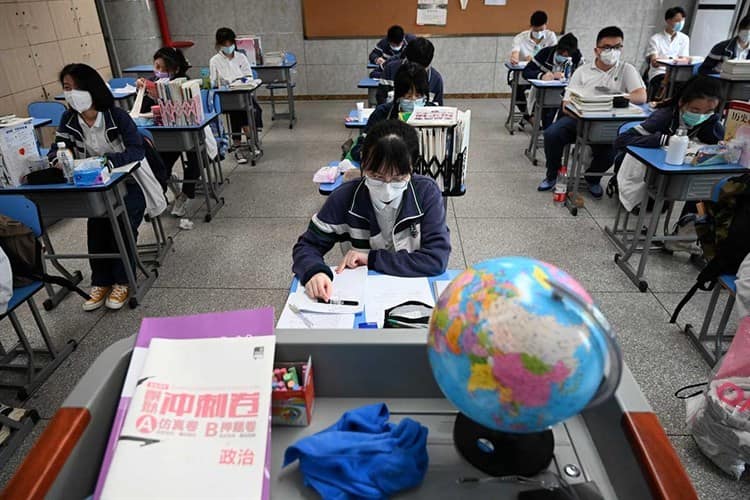 Regresan a clases en Wuhan