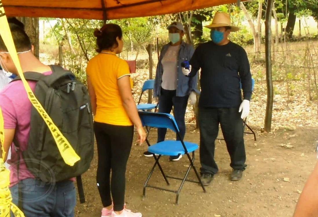 Reciben “mentadas” en filtros sanitarios de la Sierra de Soteapan