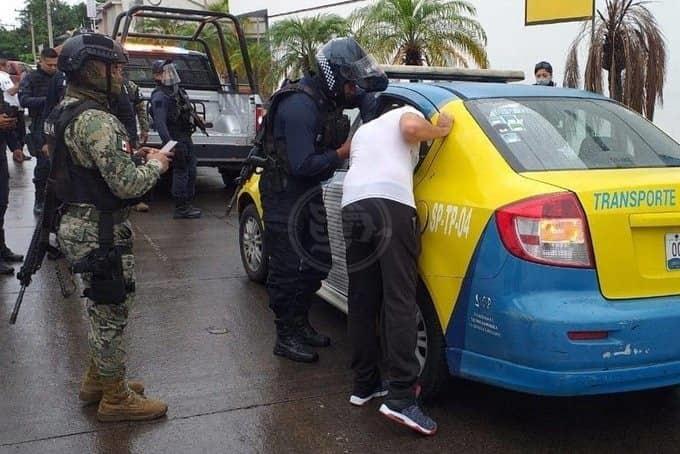 Joven mujer intenta suicidarse en puente Miguel Alemán