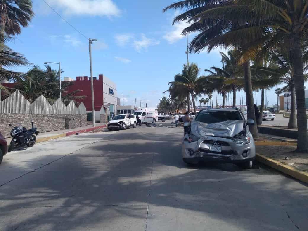 Colisionan camionetas al poniente de Coatzacoalcos; 4 heridos