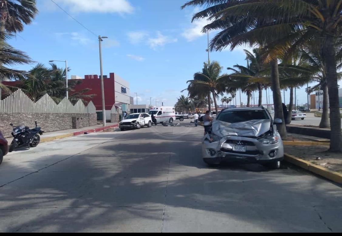 Colisionan camionetas al poniente de Coatzacoalcos; 4 heridos