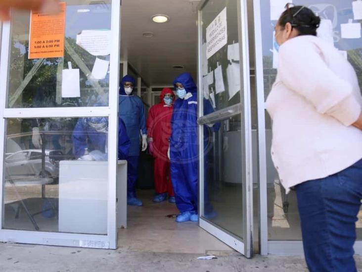 Cantan mañanitas a mamás del IMSS; dan ánimos a pacientes del MER