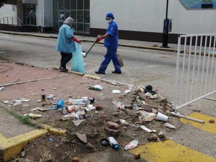 Cantan mañanitas a mamás del IMSS; dan ánimos a pacientes del MER