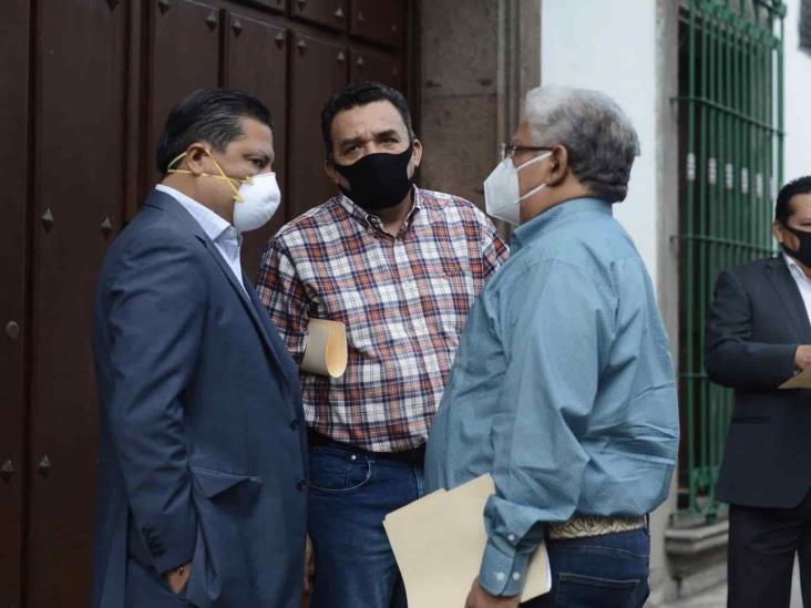 PAN, PRD, y PRI acusan amenazas a alcaldes para avalar reforma electoral