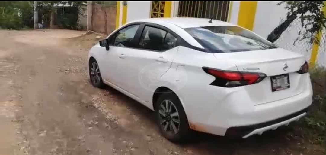 Localizan auto robado en la colonia FREDEPO de Acayucan