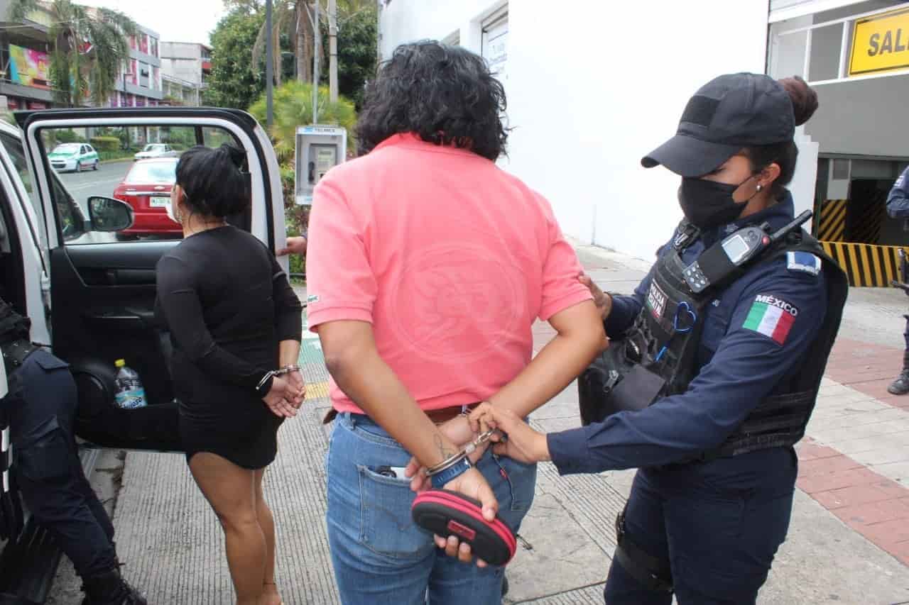 Detienen a presuntas defraudadoras en calles de Xalapa