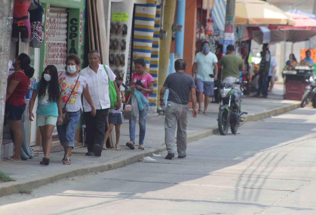 Pago de catorcenas aglomera a aguadulceños en el centro