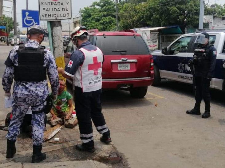 Golpean y amarran a presunto ladrón en calles de Veracruz