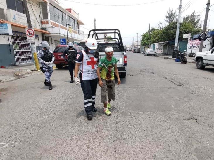 Golpean y amarran a presunto ladrón en calles de Veracruz