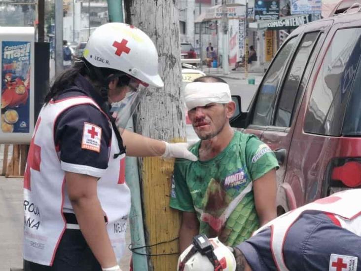 Golpean y amarran a presunto ladrón en calles de Veracruz