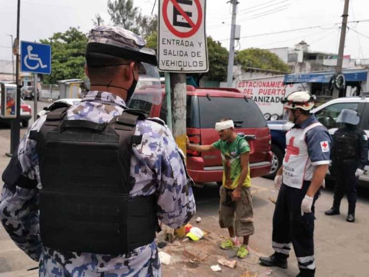 Golpean y amarran a presunto ladrón en calles de Veracruz