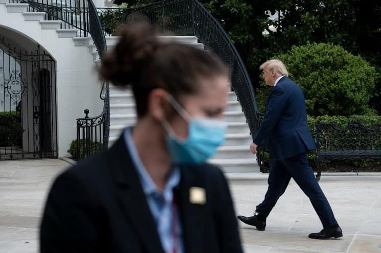 Trump descalifica a sus expertos médicos que advierten por reapertura