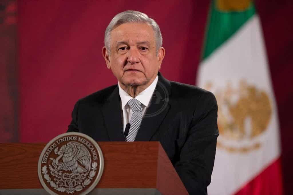 Son el alma de México; felicita AMLO a los maestros en su día