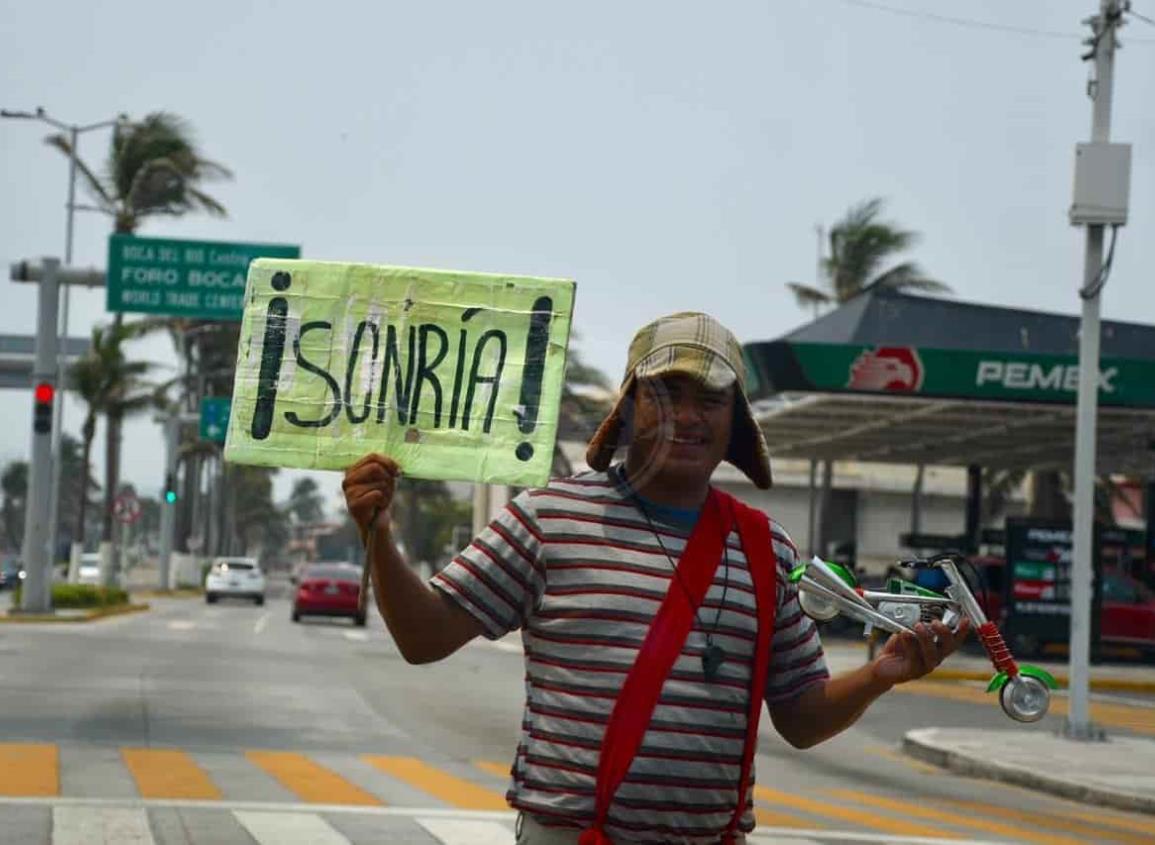 Viven 67 por ciento de los veracruzanos del comercio informal