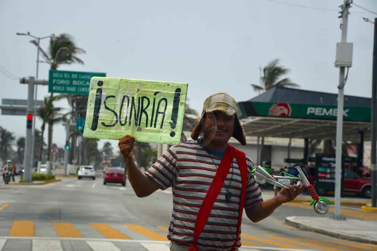 Viven 67 por ciento de los veracruzanos del comercio informal