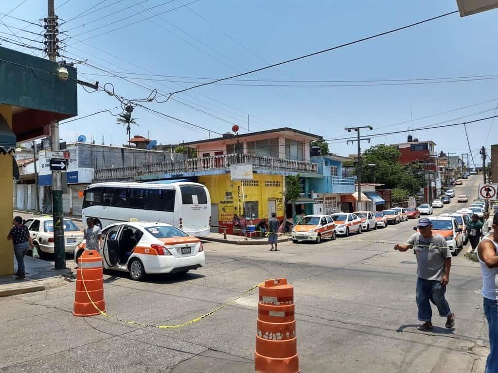 Cierre del centro de Acayucan, duro golpe para  urbaneros